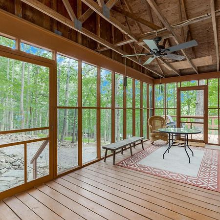 Secluded W Hot Tub, Fire Pit, Deck & Updated Wifi Great Cacapon ภายนอก รูปภาพ